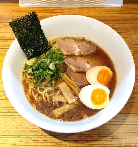「たまり醤油そば 800円＋味玉 120円」@茶屋亭の写真