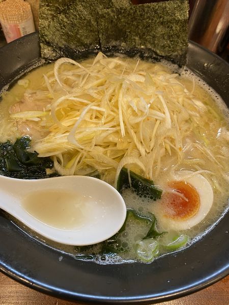 「塩ネギチャーシュー麺　大盛り」@横浜らーめん 壱八家 ゆめが丘店の写真