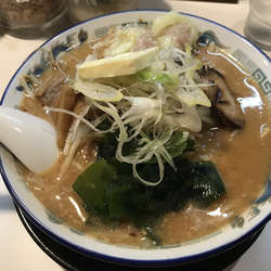 札幌 味噌らーめん 760円 + バター 100円