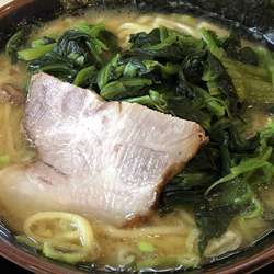 豚骨醤油ラーメン ほうれん草トッピング