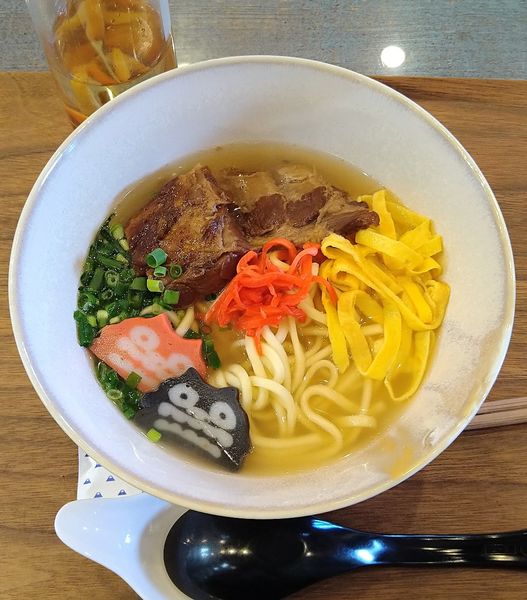 「ソーキそば 880円」@知多原共同店の写真