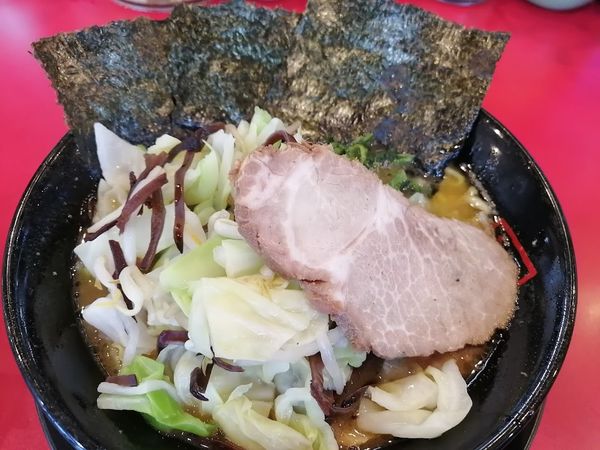 「ラーメン(740)＋温野菜(120)+限定肩ロース(50)」@家系ラーメン王道 王道之印の写真