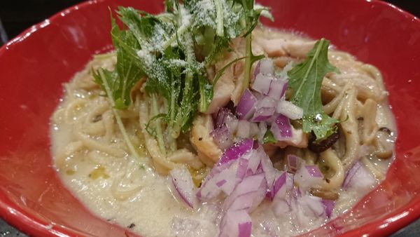 「【季節の限定】鶏とキノコのクリームまぜそば」@横道の写真
