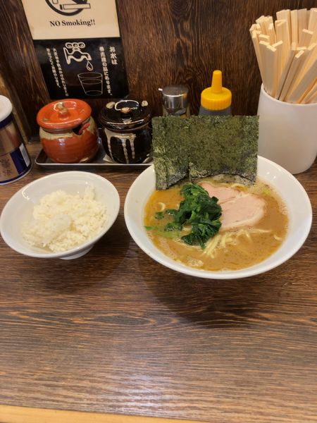 「らーめん、無料ライス　650円」@伝家 志木店の写真