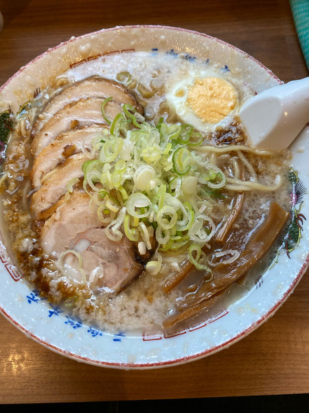 「醤油元チャーシュー麺➕大盛➕麺固め➕背脂多め」@蔵前元楽 総本店の写真
