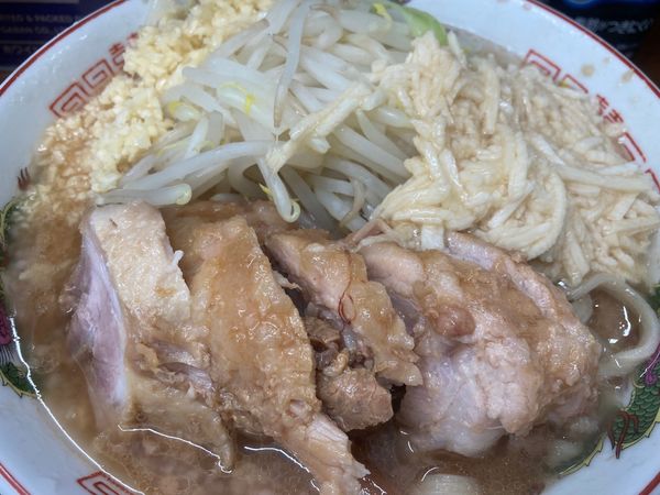 「小ぶた＋トロロ＋野菜少な目＋ニンニク」@ラーメン二郎 横浜関内店の写真