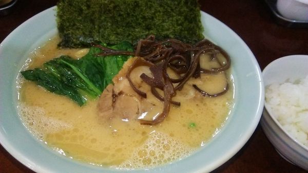 「ラーメン 700円＋のり 100円」@横浜ラーメン 壱鉄家の写真