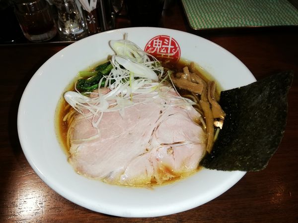 「魁花らーめん　醤油　大盛」@天然魳煮干だしらーめん創房 魁花の写真