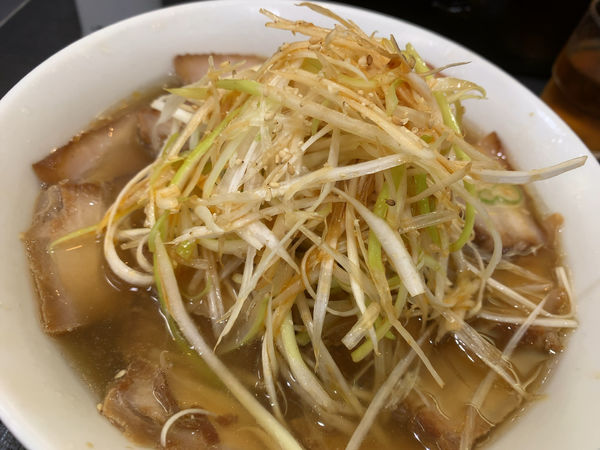 「ねぎ焼豚ラーメン1070円」@喜多方ラーメン 坂内 京橋店の写真