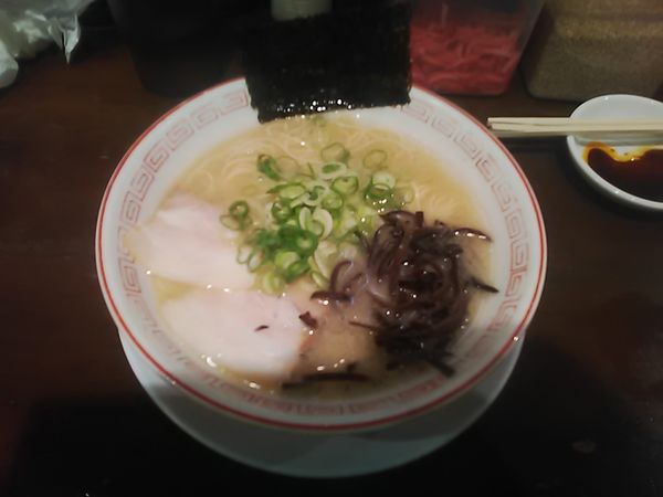 「ラーメン(800円)+替え玉」@博多長浜ラーメン フクフクの写真