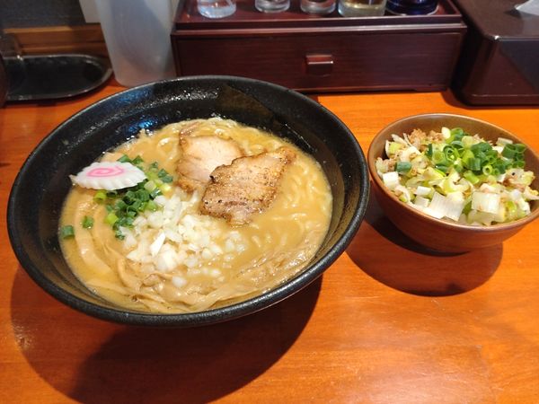 「濃厚中華そば」@中華そば 輝羅の写真