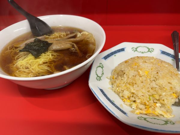 「ワンタンメン　半チャーハン」@伊峡の写真