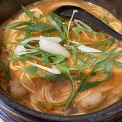 ホルモンラーメン（赤）＋ぞうすいセット¥1,000