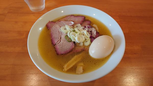 「しおらーめん 700円 + Aトッピング 300円」@らーめん コッコの写真