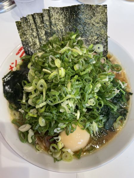 「特上らーめん中+九条ネギ+穂先わかめ」@ラーメン 三浦家の写真