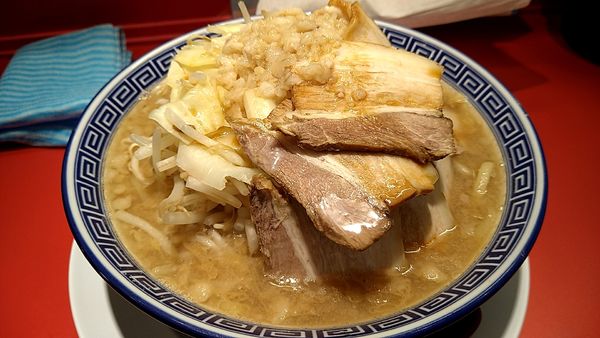 「なおじろう＋すき焼きごはん、チャーシュートッピング」@新潟発祥ラーメンなおじ 上北沢店の写真