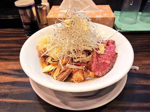 「和牛の汁なし＋ワンタン・和牛」@稲荷屋の写真