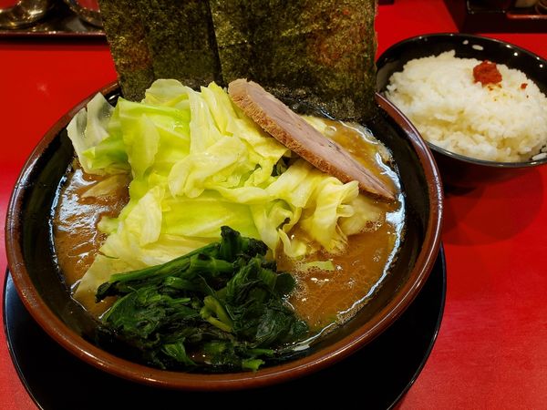 「朝ラーメン(並)+キャベツ」@横浜家系ラーメン 志田家 蒲田店の写真