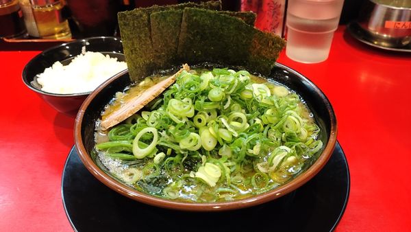 「朝ラーメン(並)＋九条ネギ」@横浜家系ラーメン 志田家 蒲田店の写真