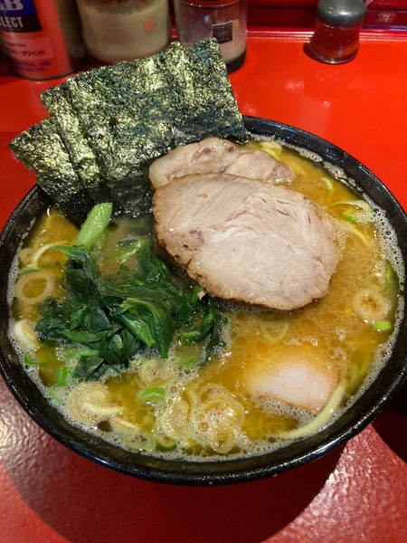 「中盛　油多め　麺固め　特性チャーシュー」@厚木家の写真