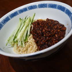 ジャージャー麺