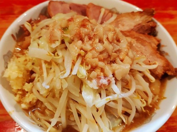 「小ラーメン（＋豚増し　生卵）」@ラーメン二郎 会津若松駅前店の写真