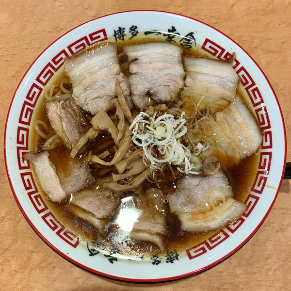 「肉盛り中華そば（980円）」@博多 一幸舎 博多駅筑紫口店の写真