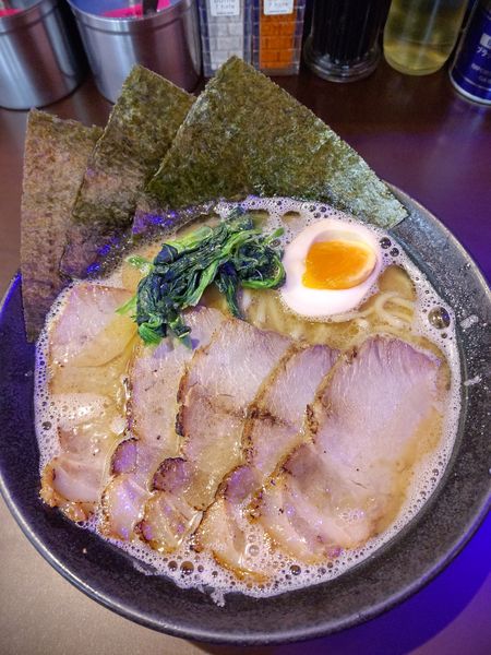 「チャーシュー麺普通盛り、麺硬め」@横浜らーめん 源泉の写真