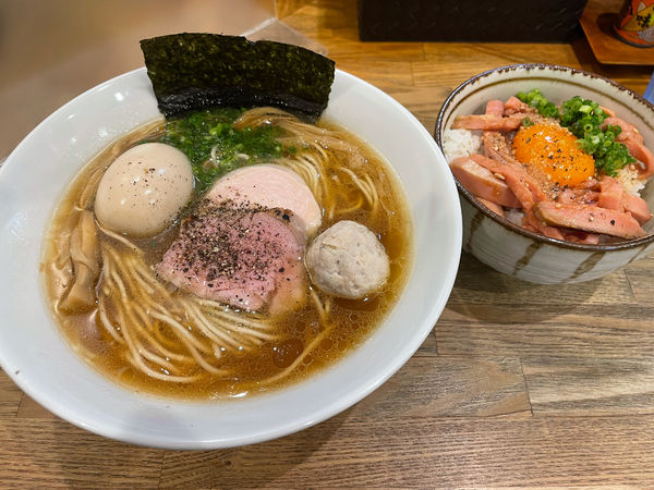 「醤油ラーメン、ユッケ丼」@自家製麺 純の写真