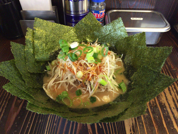 「ラーメン＋のり＋白髪ねぎ」@横濱家系らーめん 千種家の写真