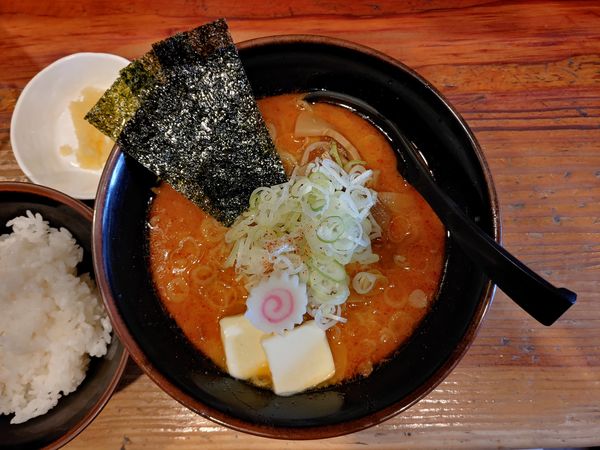 「辛みそにんにくバターらーめん」@熟成らーめん 銀のくらの写真