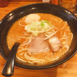 ピリ辛らあめん 味玉