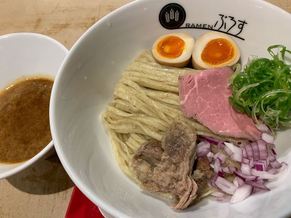 「牛白湯つけ麺燻玉のせ麺大盛り」@Ramenぶろすの写真