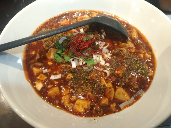 「覇王麻婆麺」@麻辣専科 覇王 神田北口店の写真