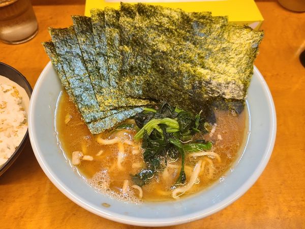 「家系中華そば+海苔+ライス(サービス)」@家系中華蕎麦 家道の写真