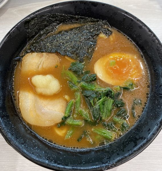 「横浜家系ラーメンにんにくのせ　４２９円」@はま寿司 関内セルテ店の写真