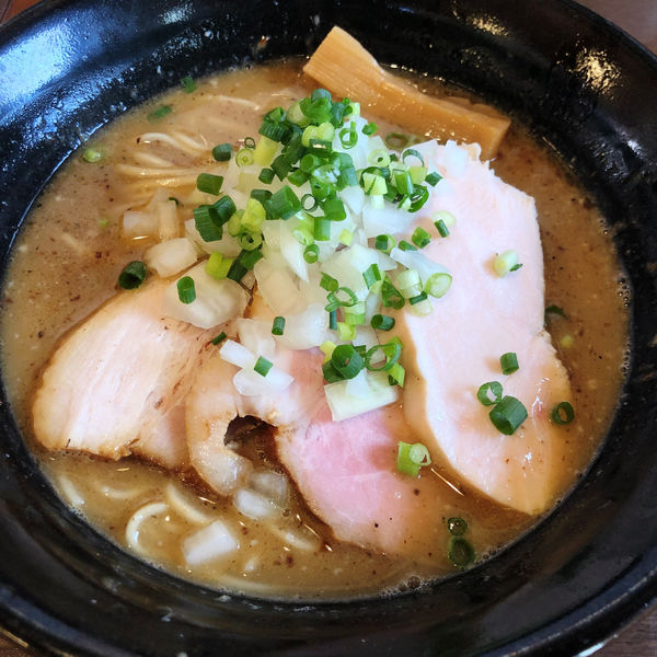 「秋刀魚白湯ラーメン 820円」@つけ麺 弥七の写真