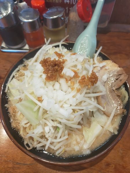 「豚そば¥880大盛り¥120」@横浜家系ラーメン たくみ家 桜土浦インター店の写真