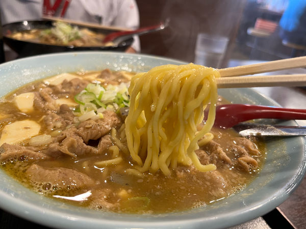 「もつめん　大盛り　中太麺　913円」@めん王 沼南店の写真