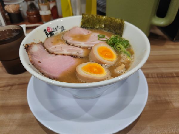 「とんこつ」@ラー麺 陽はまた昇る 伏見稲荷駅前本店の写真