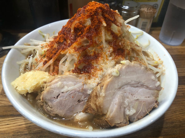 「ラーメン（並）¥780 豚1枚追加 ¥120」@デカ盛り戦隊 豚レンジャーの写真