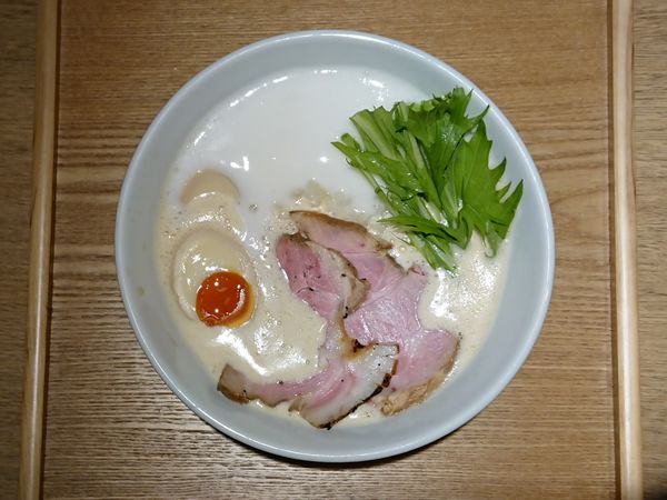 「味玉子ふく流らーめん」@ふく流らーめん 轍 東京高田馬場本店の写真