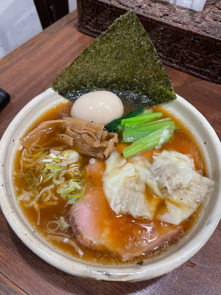 「特製醤油らーめんワンタントッピング」@らーめん 一郎の写真