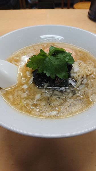 「秋鮭の炭火炙り焼き手揉みソバ」@中華そば よしかわの写真