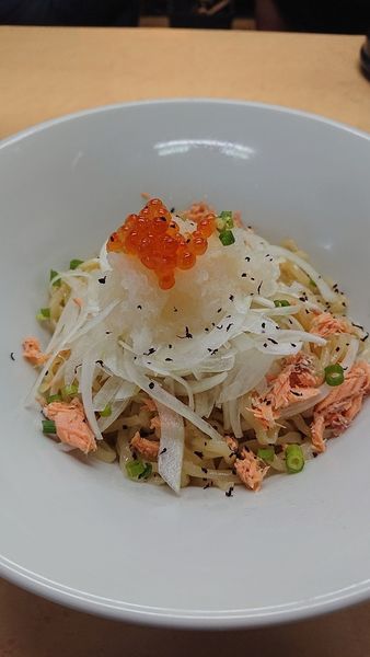 「鮭といくらのあえそば」@中華そば よしかわの写真