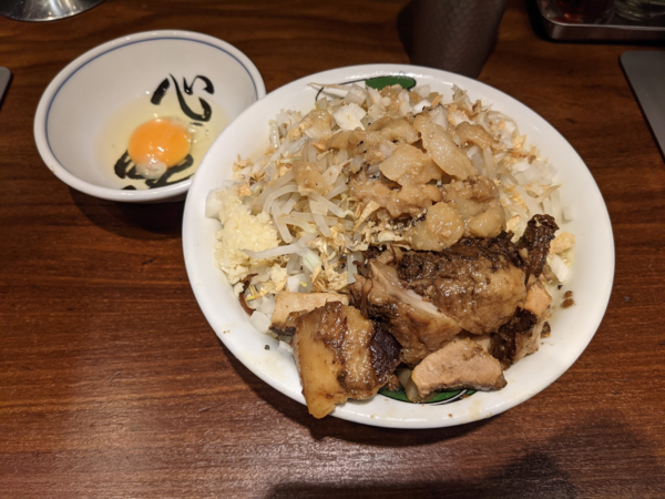 「汁なしそば」@ラーメン 雷 東京本丸店の写真
