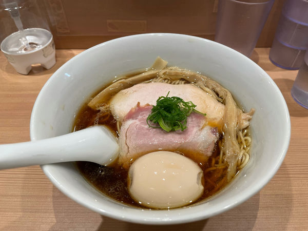 「特製味玉醤油ラーメン」@らぁ麺 はやし田 赤羽店の写真