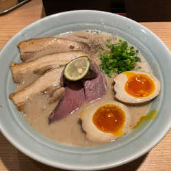 ラム豚骨ラーメン全部のせ