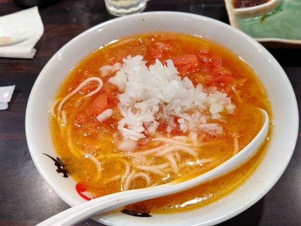 「トマトラーメンⅠ(並盛・140g)860円」@環七ラーメン 周麺の写真