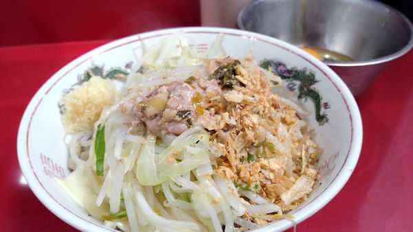 「【夜】小ラーメン+塩汁なし+チーズ+生卵」@ラーメン二郎 越谷店の写真